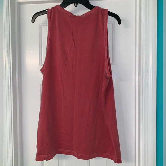 Red Jekyll Island tank top - Picture 2 of 3